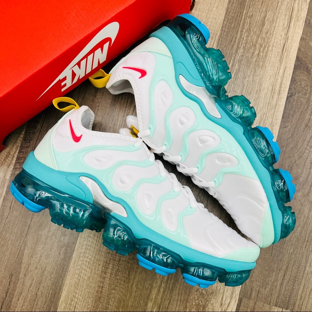 Nike Air Vapormax Plus - Picture 3 of 8